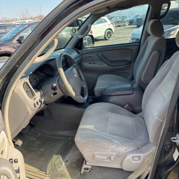 2004 Toyota Sequoia SR5