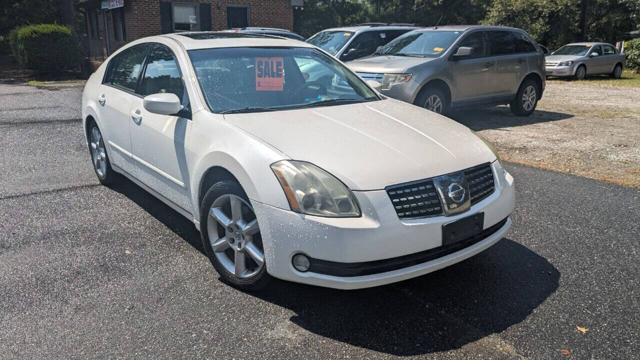 white nissan maxima 2006