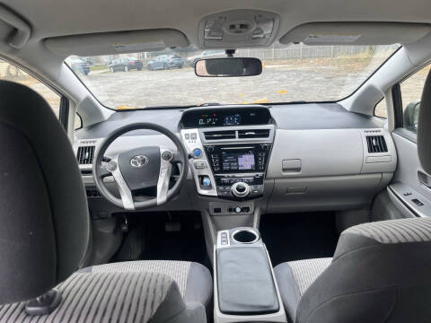 2015 Toyota Prius v Four
