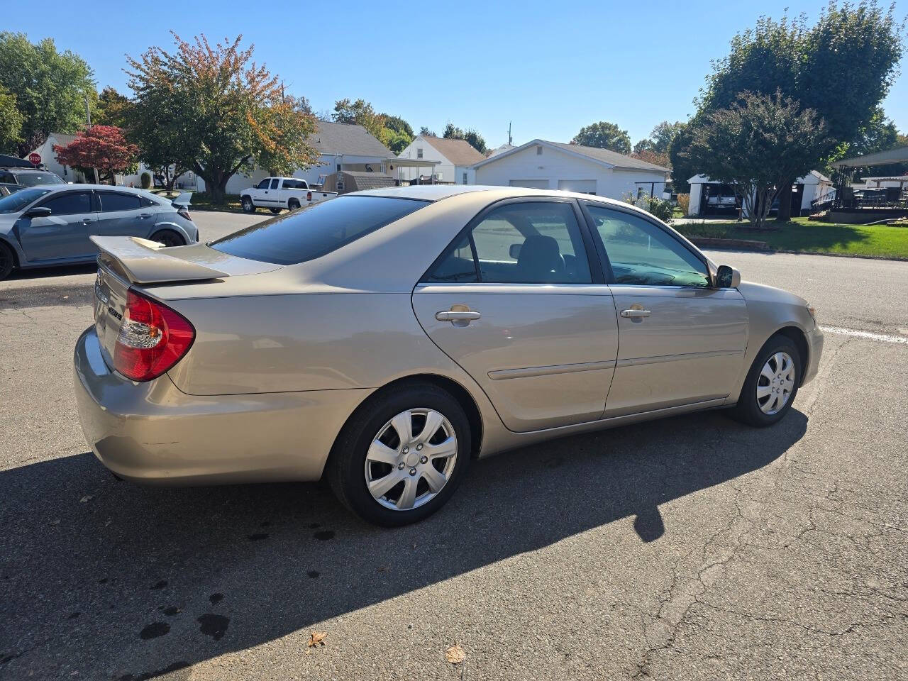 2004 Toyota Camry for sale at QUEENSGATE AUTO SALES in York, PA