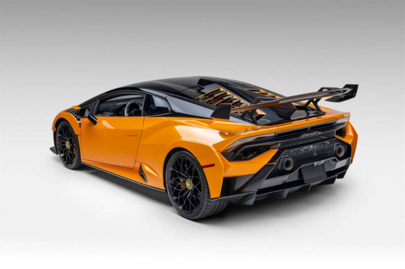 2023 Lamborghini Huracan STO