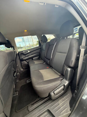 2019 Nissan Pathfinder S