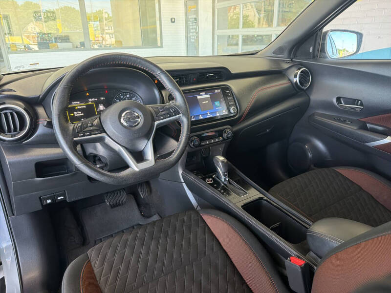2021 Nissan Kicks SR