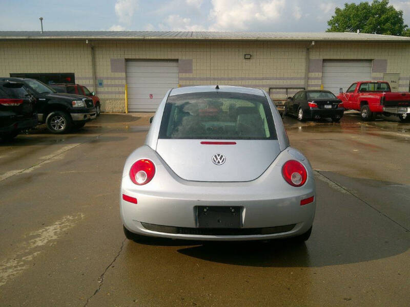 2010 Volkswagen New Beetle Base PZEV
