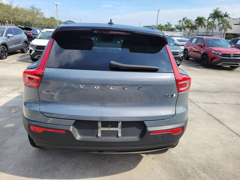 2022 Volvo XC40 T5 R-Design