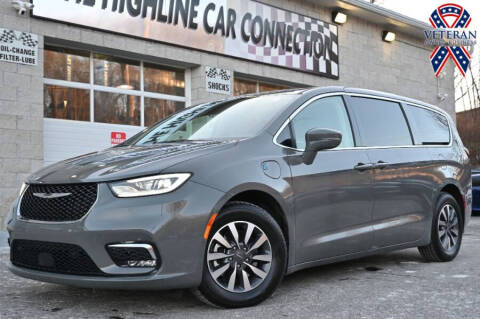 2022 Chrysler Pacifica Hybrid for sale at The Highline Car Connection in Waterbury CT