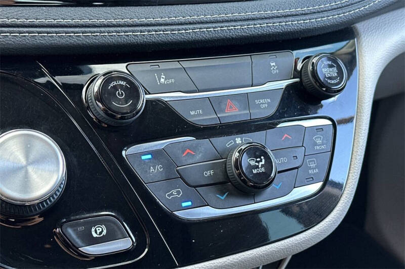 2022 Chrysler Pacifica Hybrid Touring L