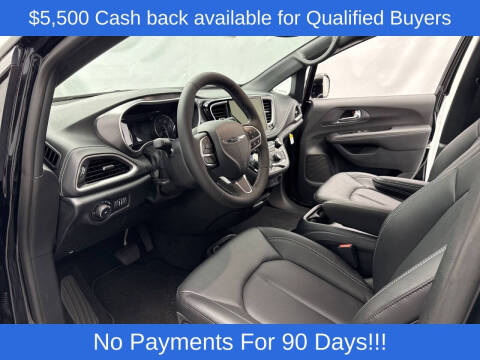 2026 Chrysler Pacifica Select