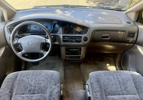 2002 Toyota Sienna LE