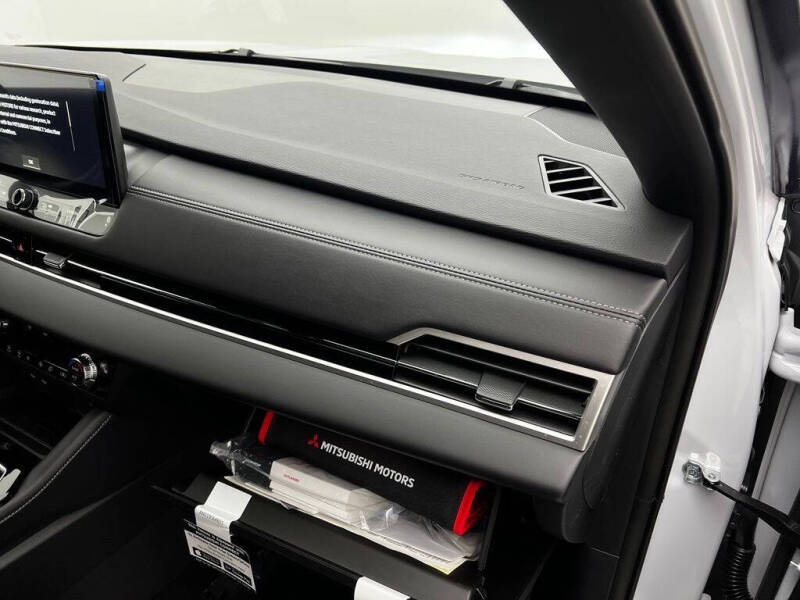 2026 Mitsubishi Outlander LE