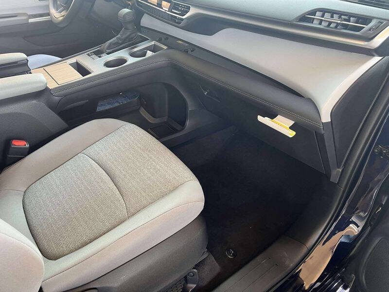 2025 Toyota Sienna LE 8-Passenger