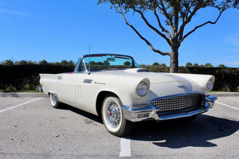 1957 Ford Thunderbird