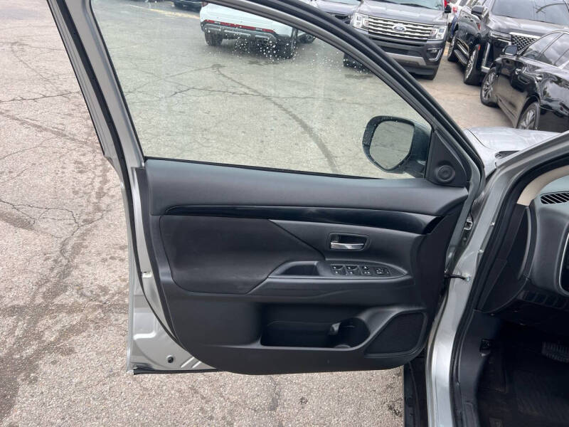 2020 Mitsubishi Outlander ES