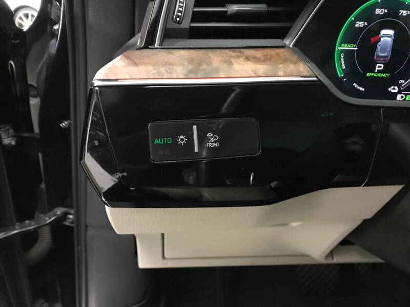 2019 Audi e-tron quattro Prestige