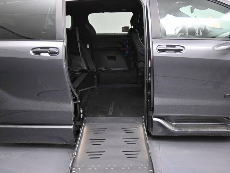 2025 Toyota Sienna XSE 7-Passenger