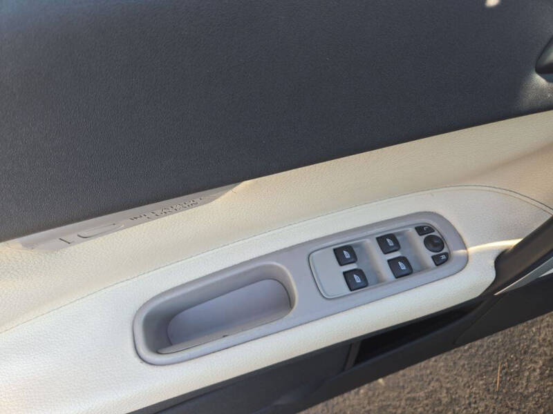2011 Volvo C70 T5