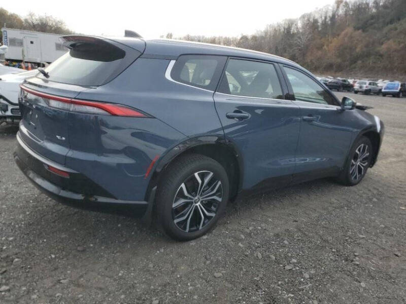 2025 Toyota Crown Signia XLE