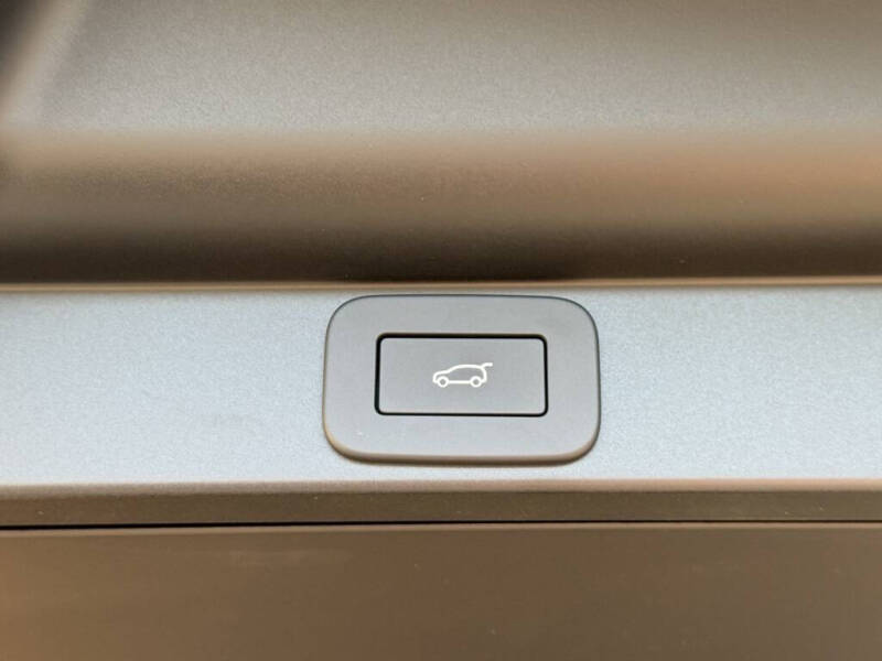 2025 Land Rover Range Rover P400 SE LWB