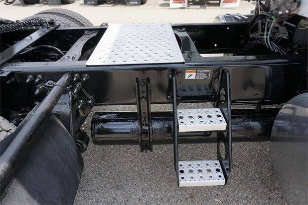 2016 Freightliner Coronado 132