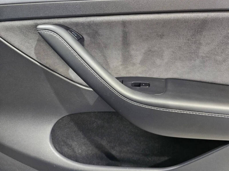 2025 Tesla Model Y Long Range