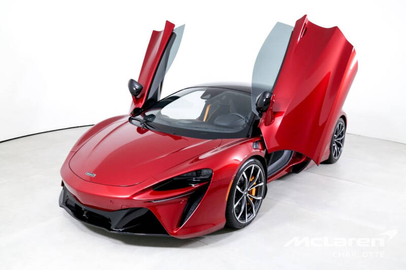 2023 McLaren Artura