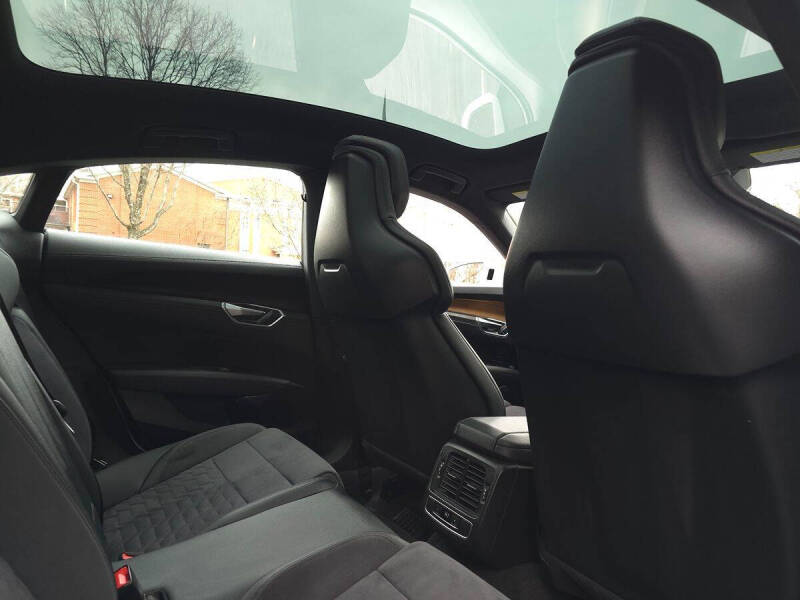 2023 Audi e-tron GT quattro Premium Plus