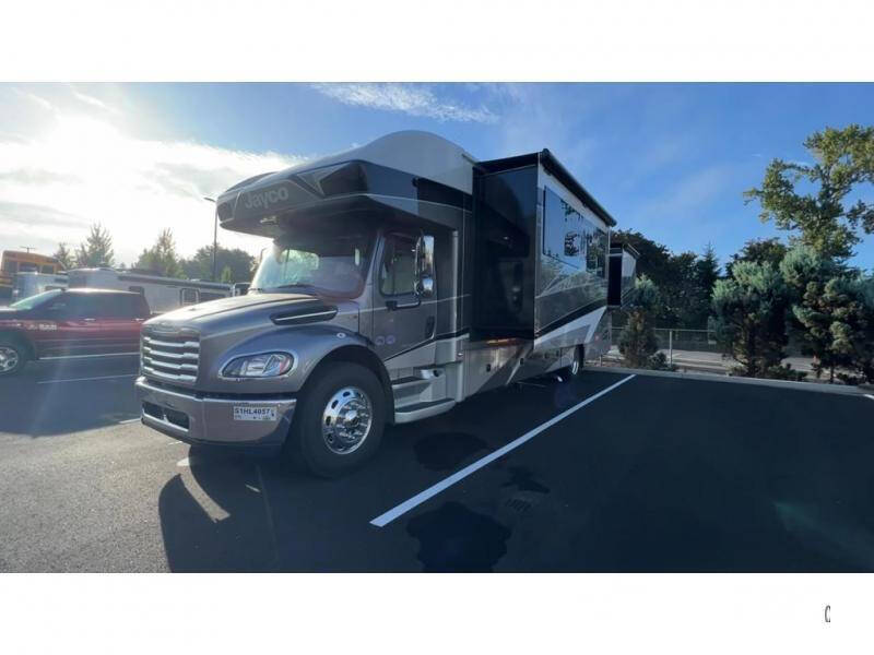 2025 Freightliner S2RV Chassis