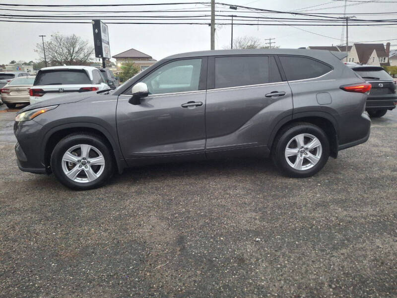 2022 Toyota Highlander LE