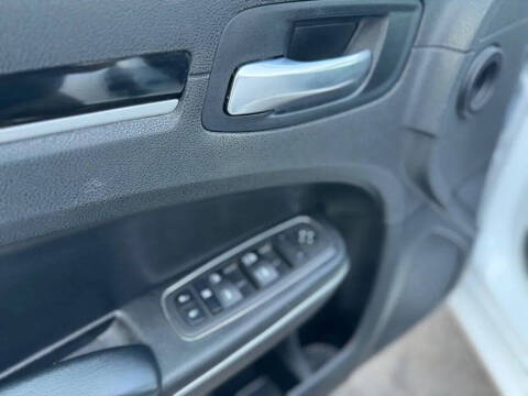 2023 Chrysler 300 S V6