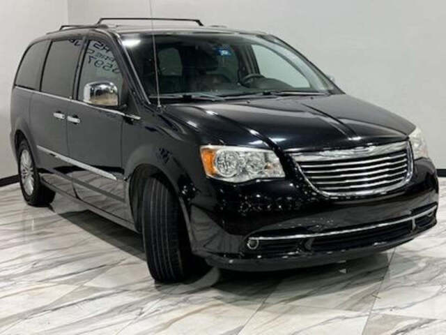 2014 Chrysler Town and Country for sale at IMD MOTORS, INC in Dallas, TX