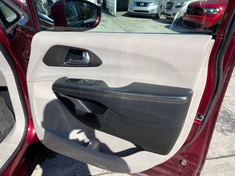 2017 Chrysler Pacifica Touring-L Plus