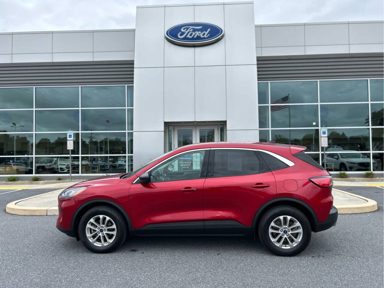 2022-ford-escape-se-awd-4dr-suv.jpg