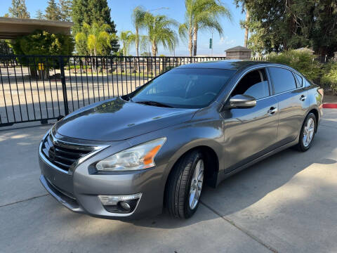 2015 Nissan Altima for sale at PERRYDEAN AERO in Sanger CA