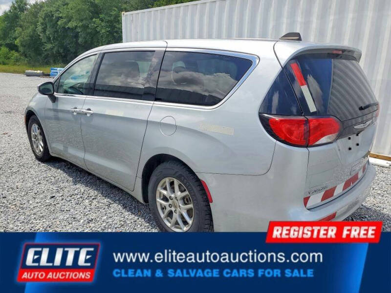 2023 Chrysler Voyager LX