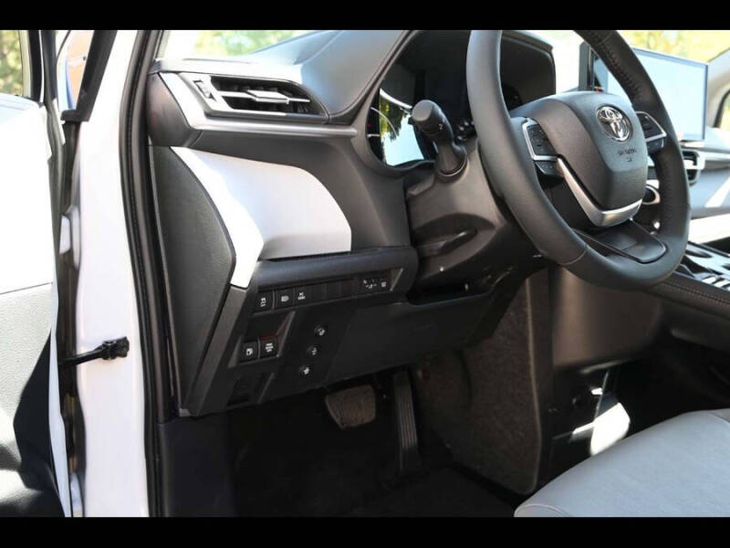 2025 Toyota Sienna XLE 7-Passenger