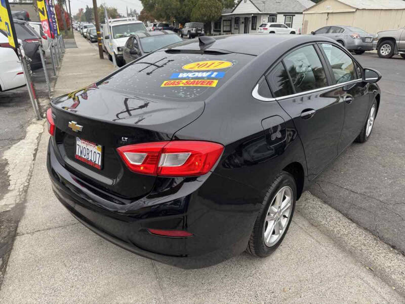 2017 Chevrolet Cruze LT Auto