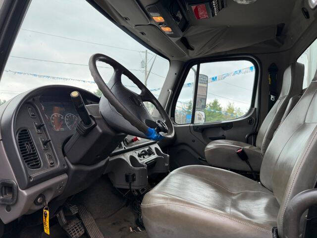 2011 Freightliner M2 106