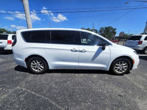 2025 Chrysler Pacifica Select