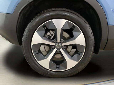 2025 Volvo XC40 B5 Plus Bright Theme