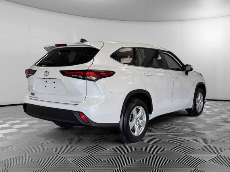 2024 Toyota Highlander LE