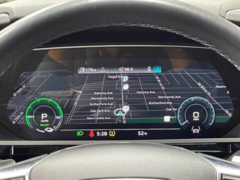 2022 Audi e-tron quattro Premium Plus