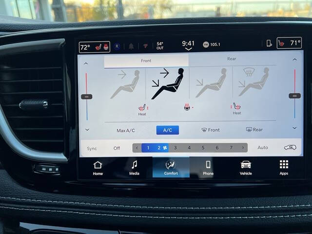 2026 Chrysler Pacifica Select