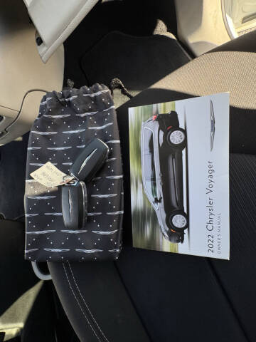 2022 Chrysler Voyager LX