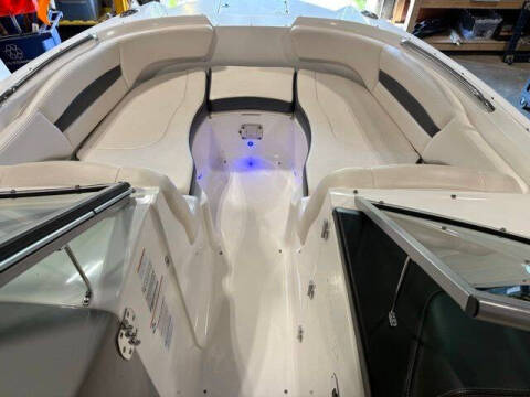 2018 Chaparral 244