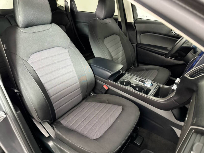 2022 Ford Edge SE