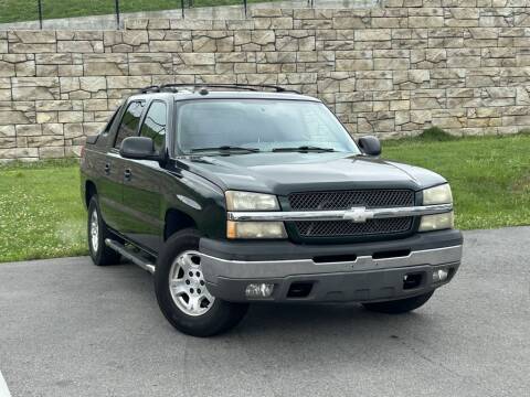 2004 Chevrolet Avalanche for sale at Car Hunters LLC in Mount Juliet TN