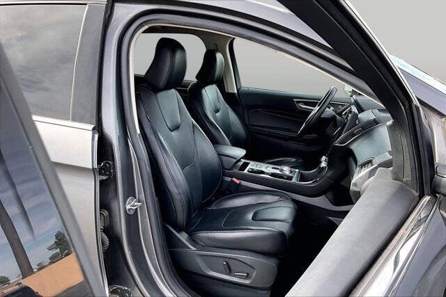 2022 Ford Edge Titanium