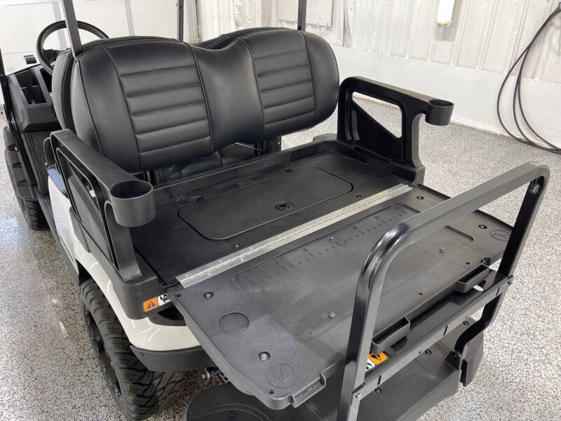 2025 E-Z-GO Express S4 Gas