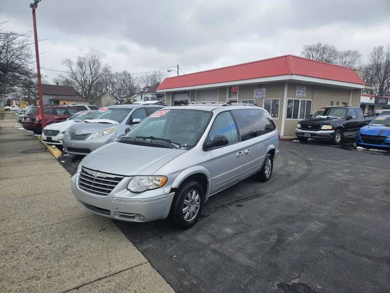 2006 Chrysler Town and Country for sale at THE PATRIOT AUTO GROUP LLC in Elkhart IN