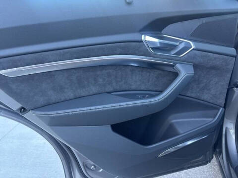 2021 Audi e-tron quattro Prestige